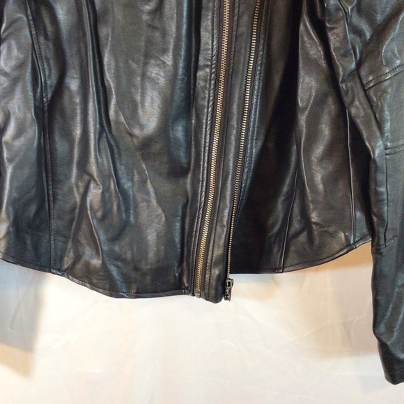 Torrid moto jacket women’s size 2 black floral faux leather long sleeve - Picture 4 of 13